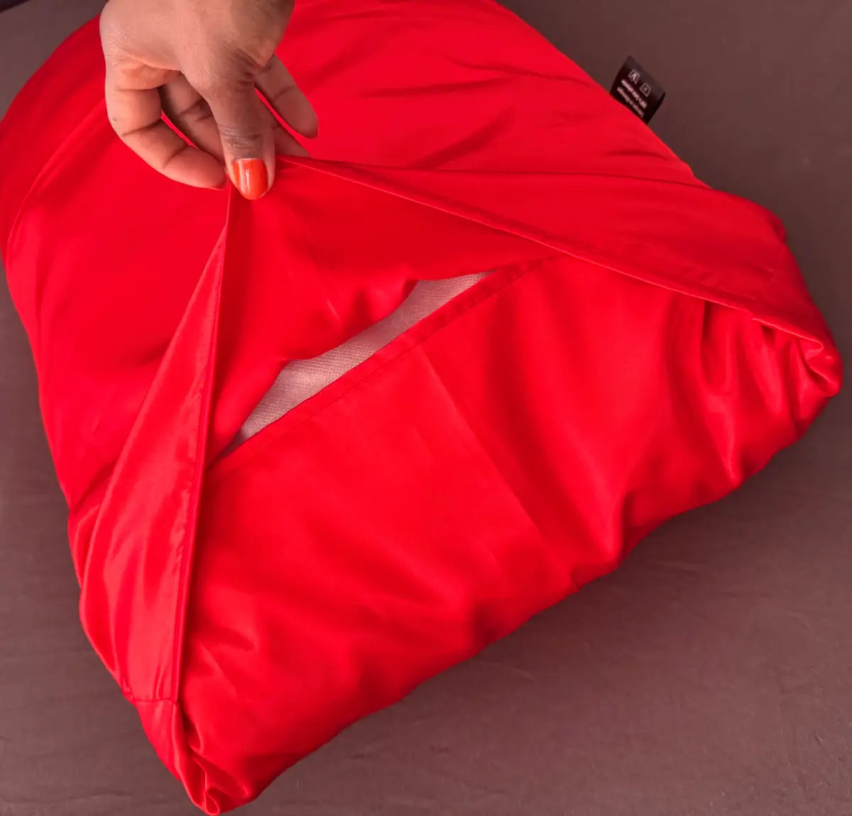 Set de 2 taies d'oreiller en satin rouge "Abeba"
