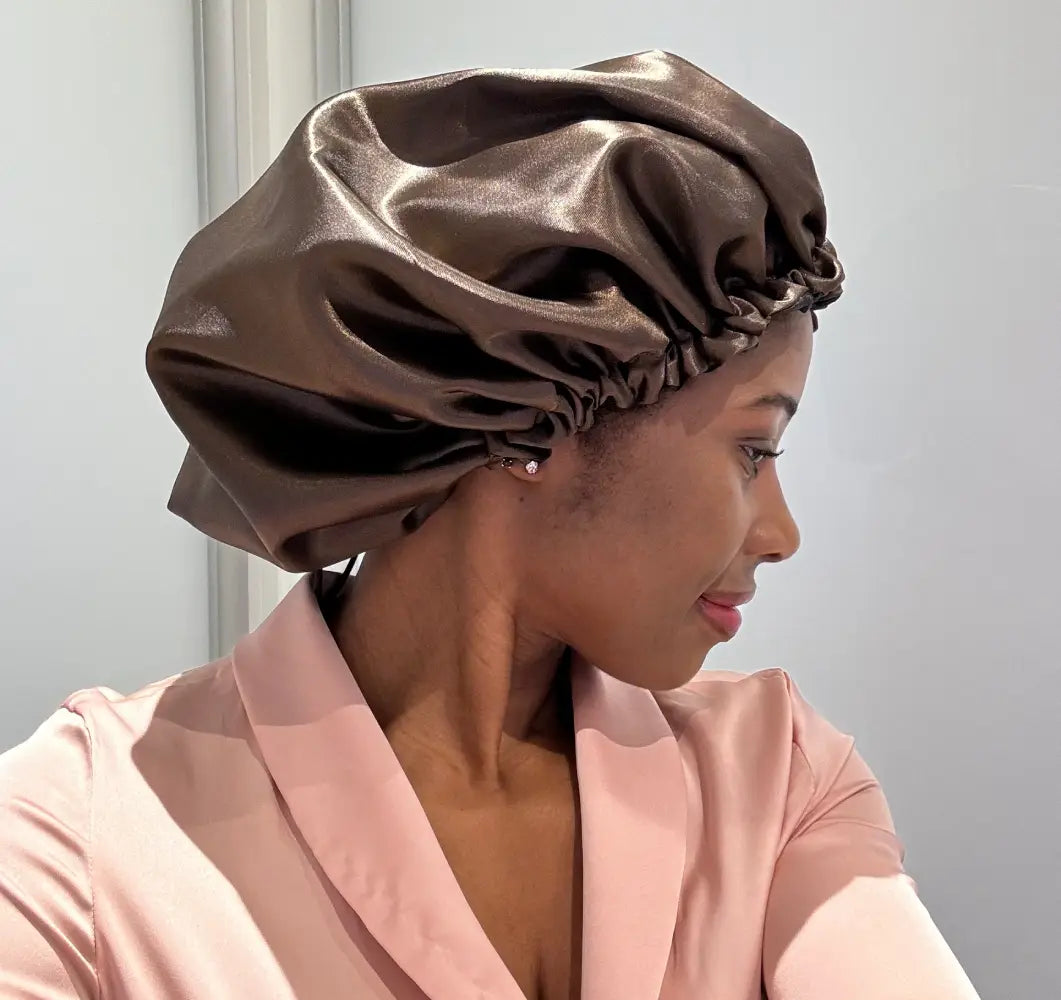 Bonnet en satin réversible et ajustable, marron et noir "Ebène"