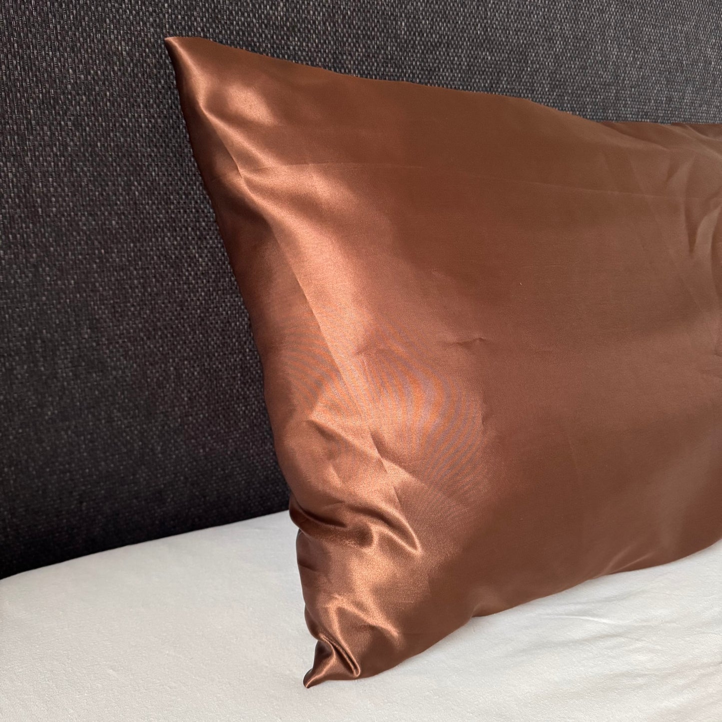 "Ebony" satin pillowcase
