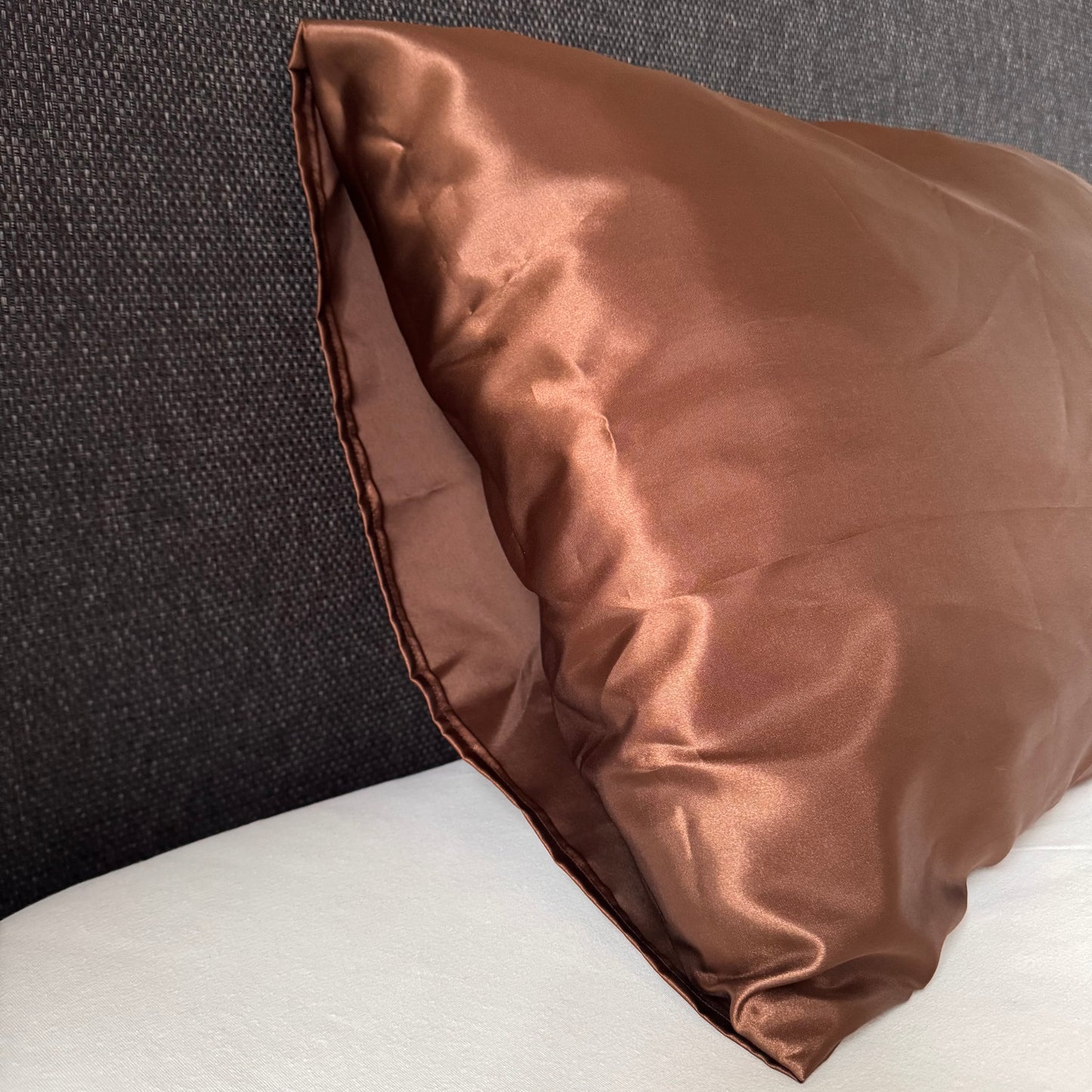 "Ebony" satin pillowcase